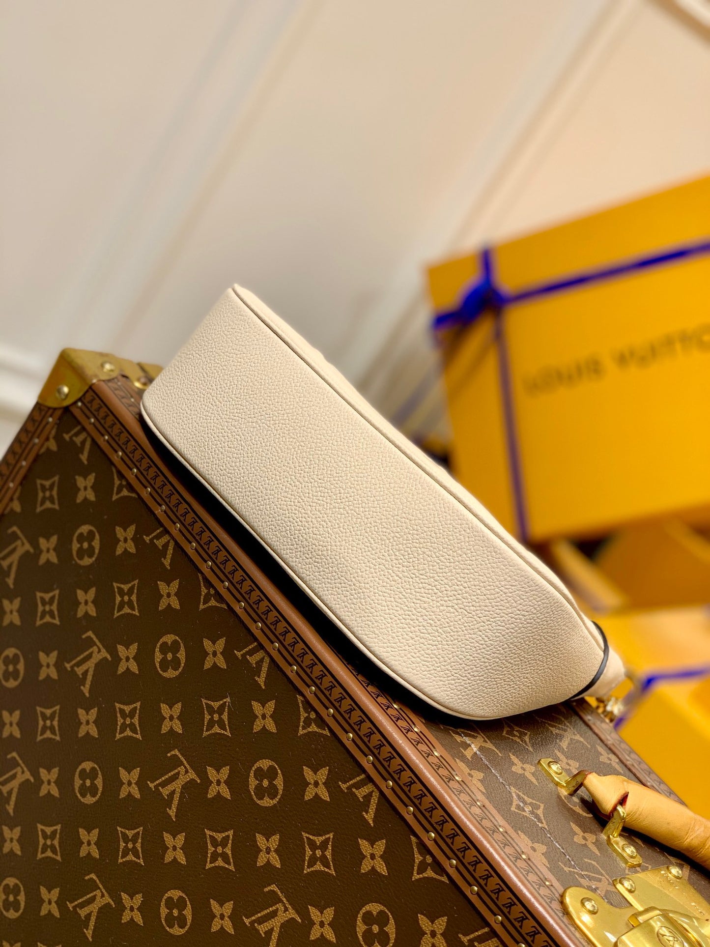 LOU BAGATELLE BAG