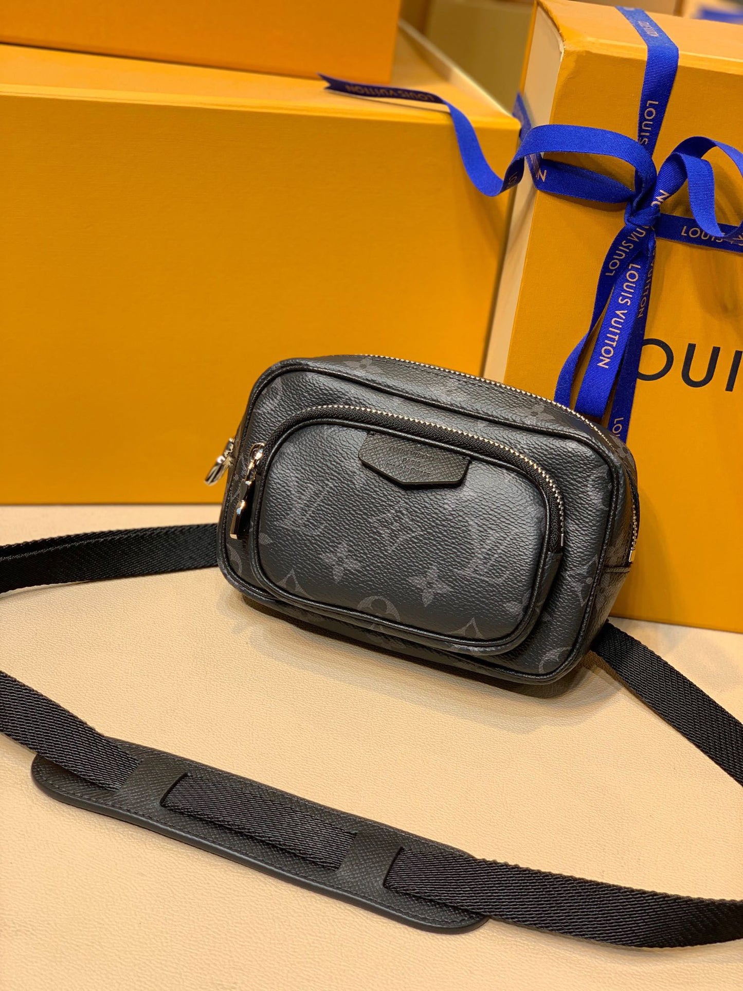 LOU OUTDOOR POUCH