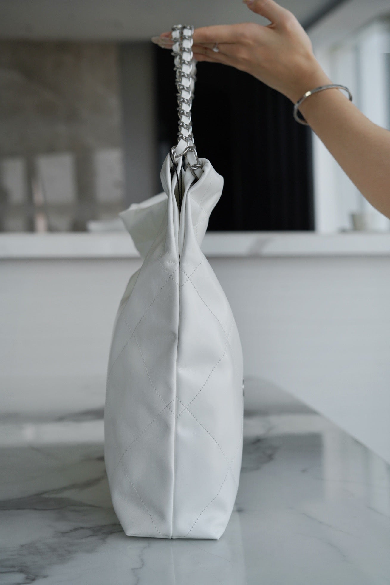 CC 22 SMALL HANDBAG