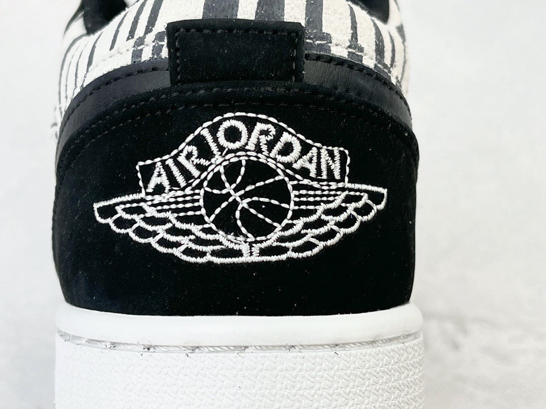 JORDAN 1 LOW ZEBRA