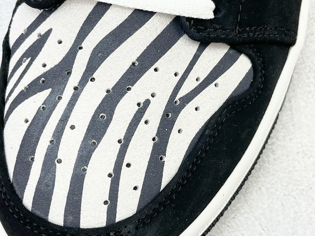 JORDAN 1 LOW ZEBRA