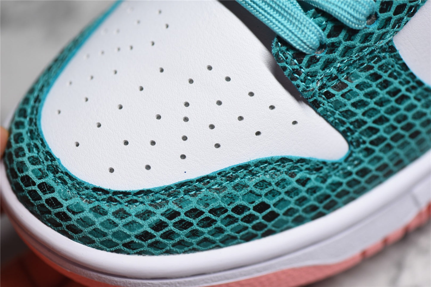DUNK LOW SNAKESKIN