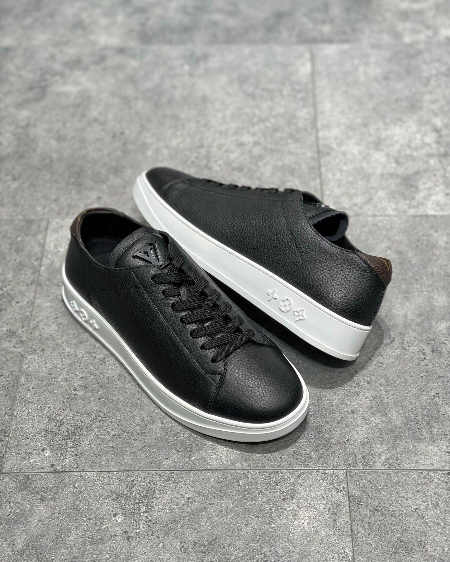 LOU RESORT TRAINERS