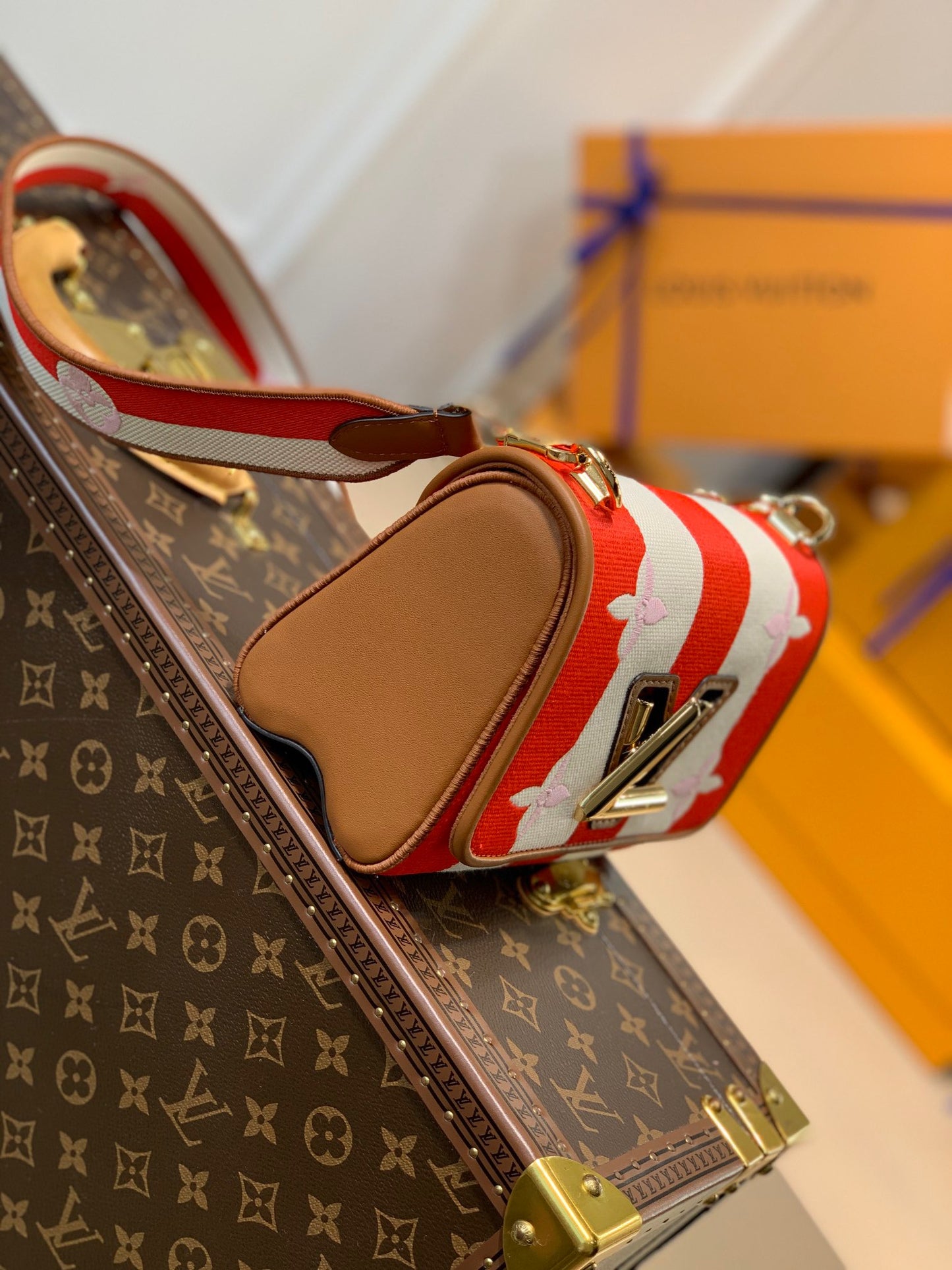 LOU TWIST MM BAG