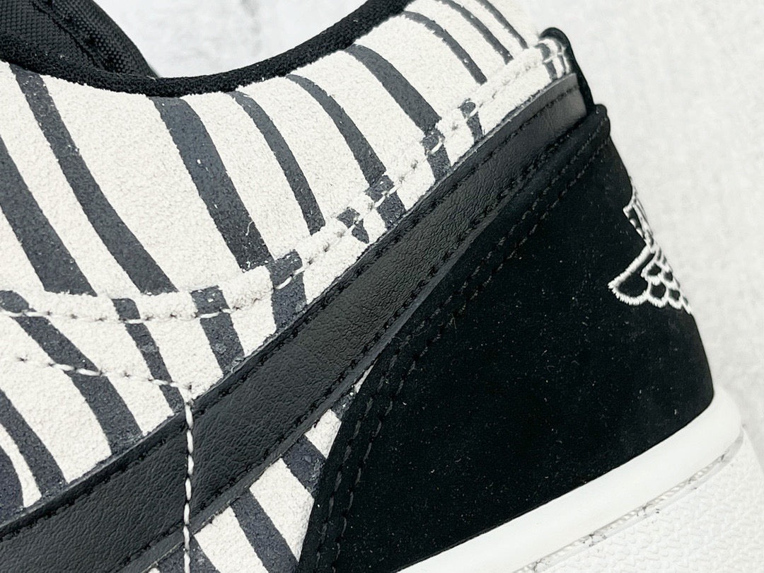 JORDAN 1 LOW ZEBRA