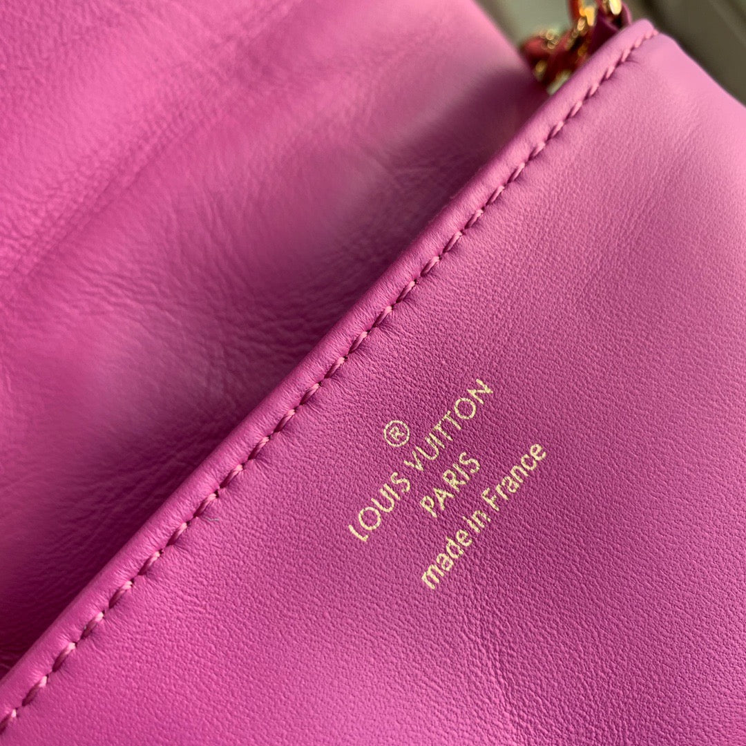 LOU BELTBAG COUSSIN