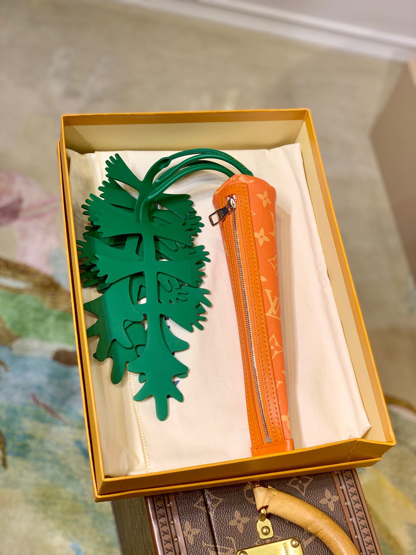 LOU CARROT POUCH
