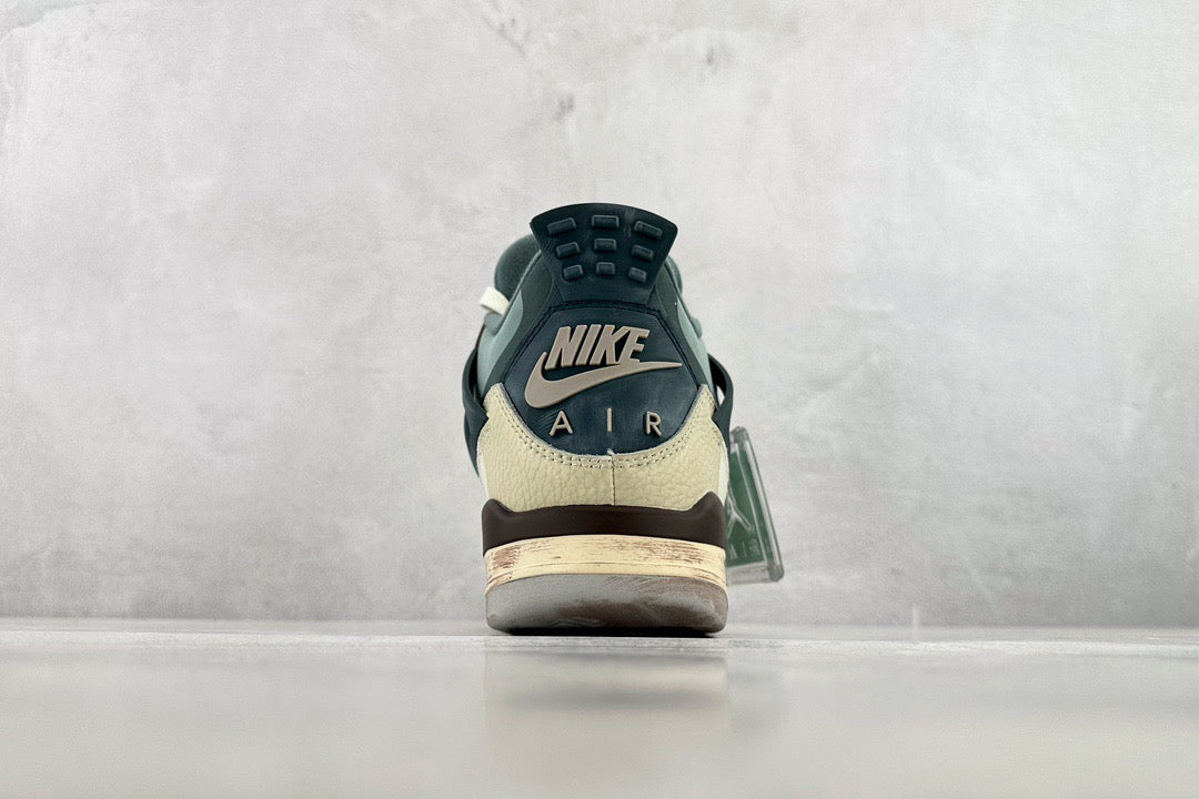 NIKE JORDAN 4 RETRO