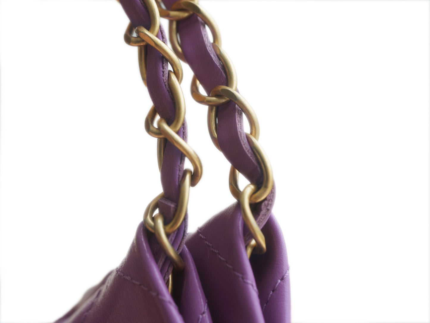 CC 22 SMALL HANDBAG