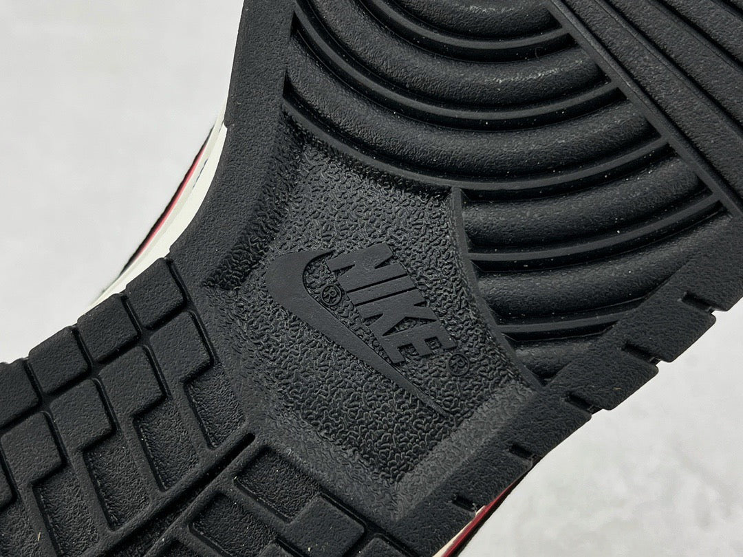 DUNK LOW x OTOMO KATUSHIRO