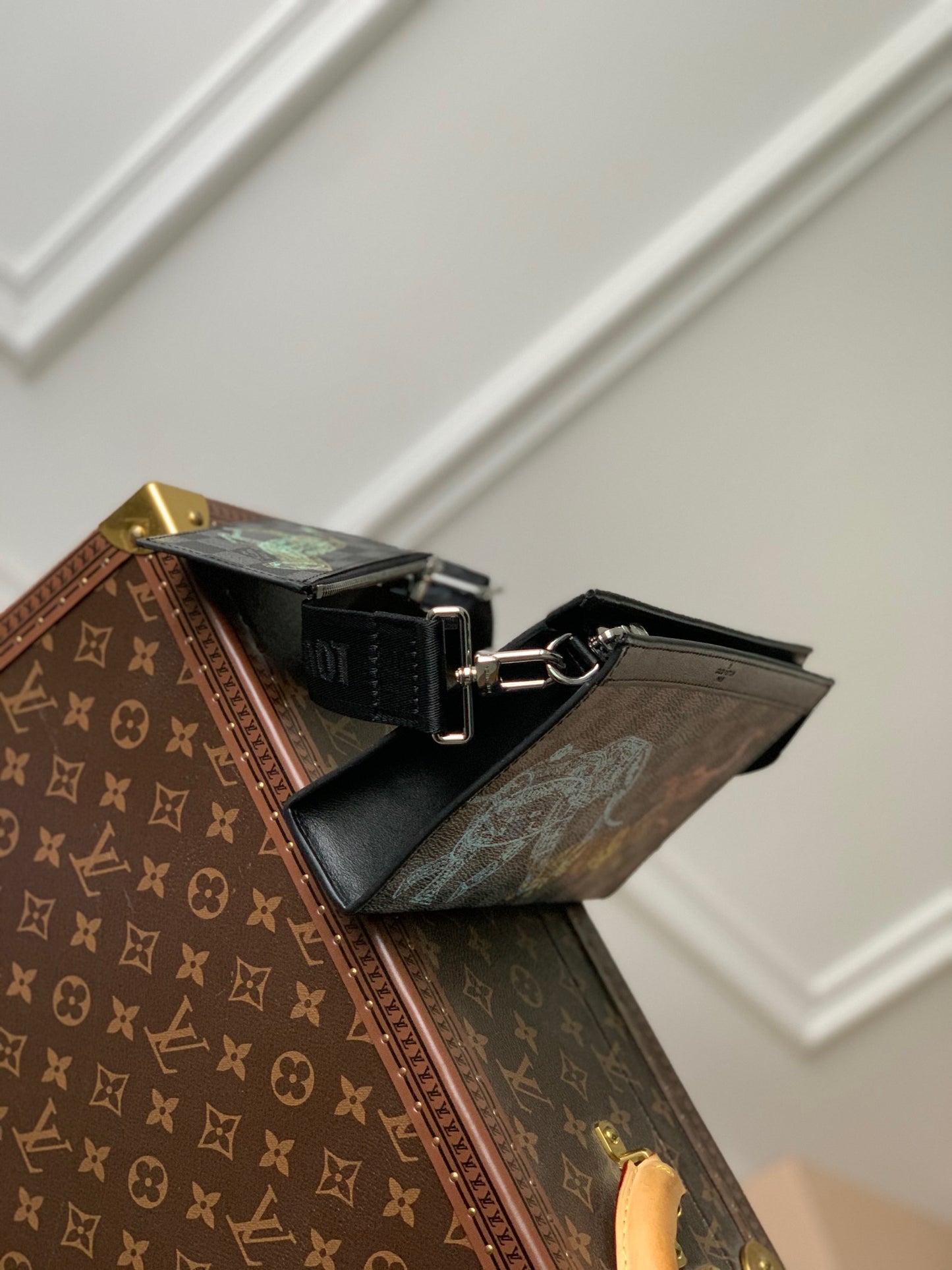 LOU GASTON WEARABLE WALLET