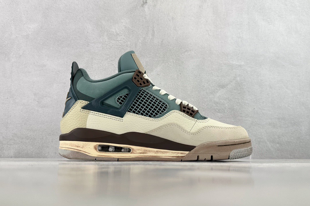 NIKE JORDAN 4 RETRO
