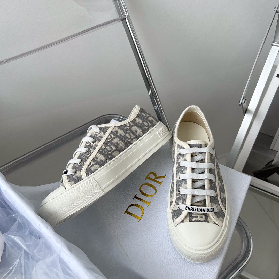 CD WALKN SNEAKER