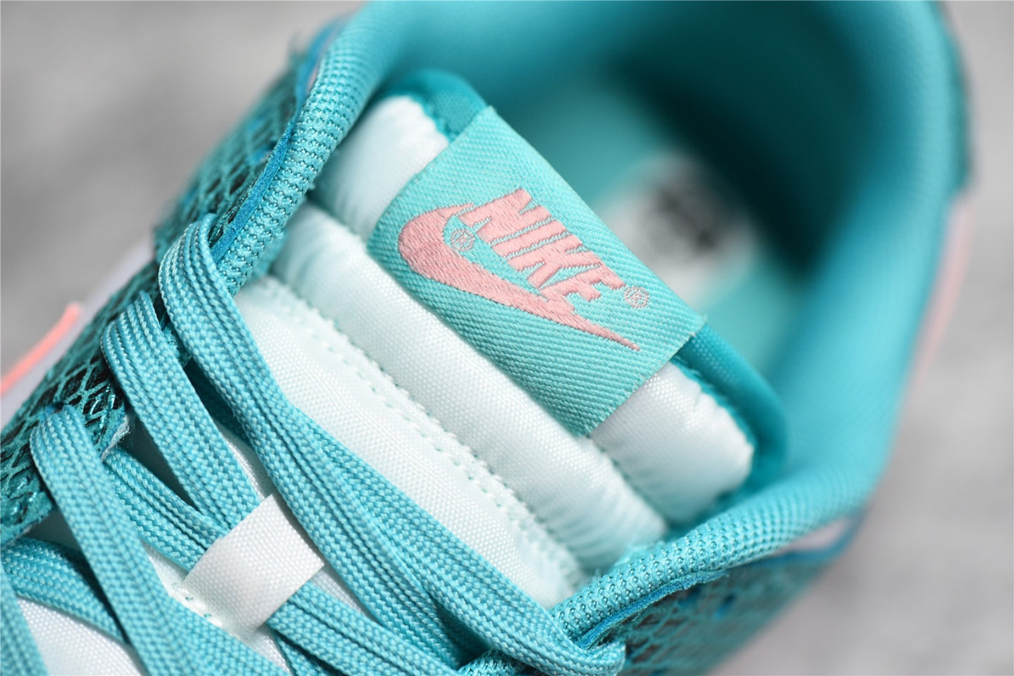 DUNK LOW SNAKESKIN