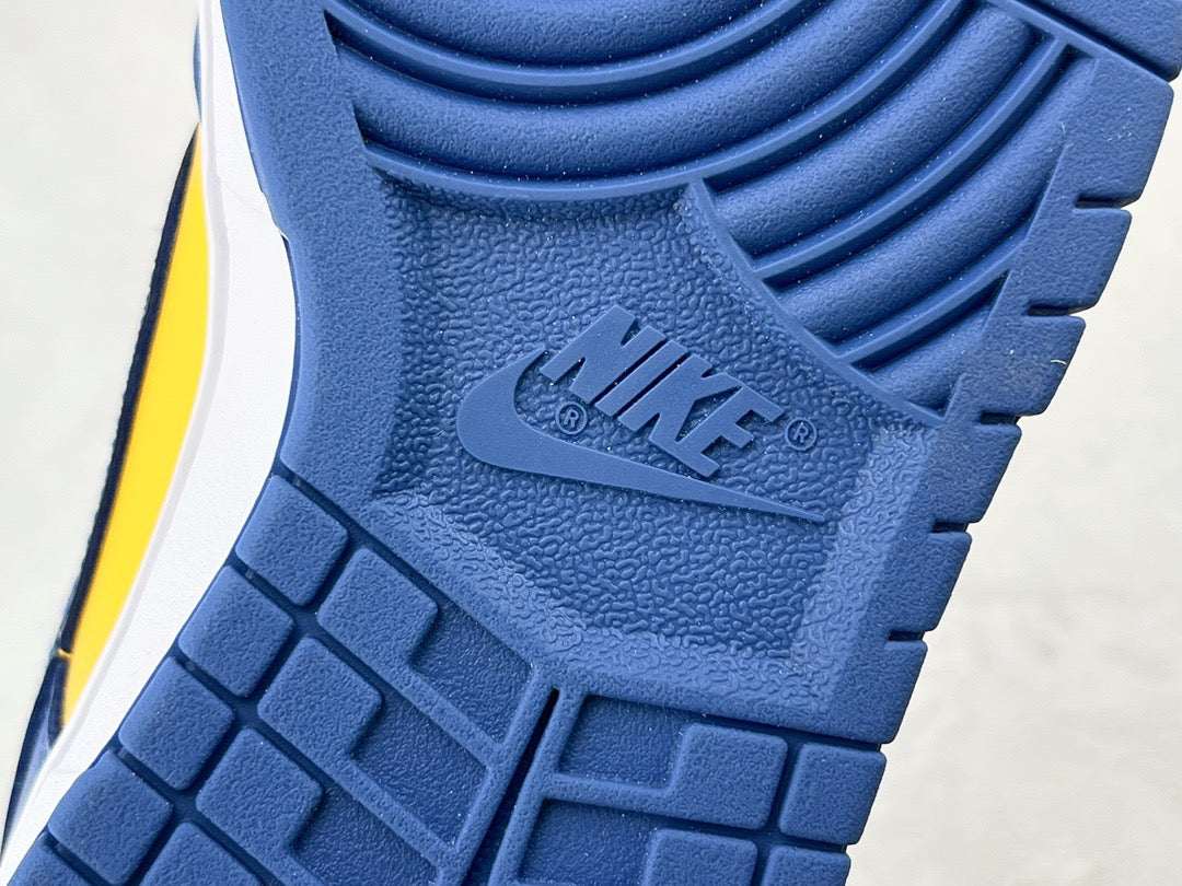 DUNK LOW RETRO UCLA