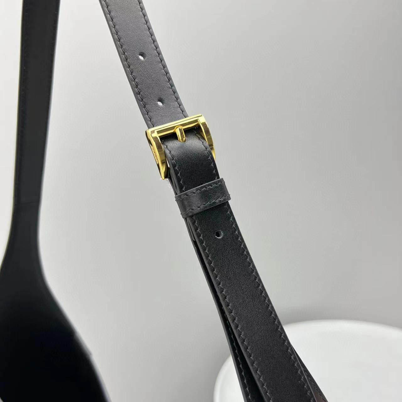 PD Large leather shoulder bag with topstitching