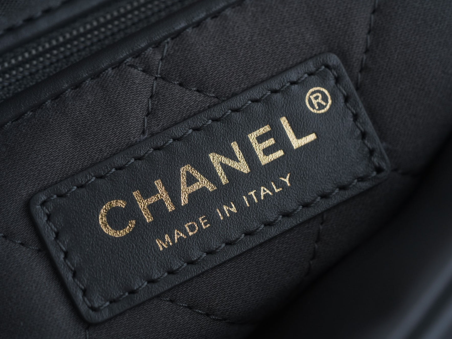 CC 22 SMALL HANDBAG