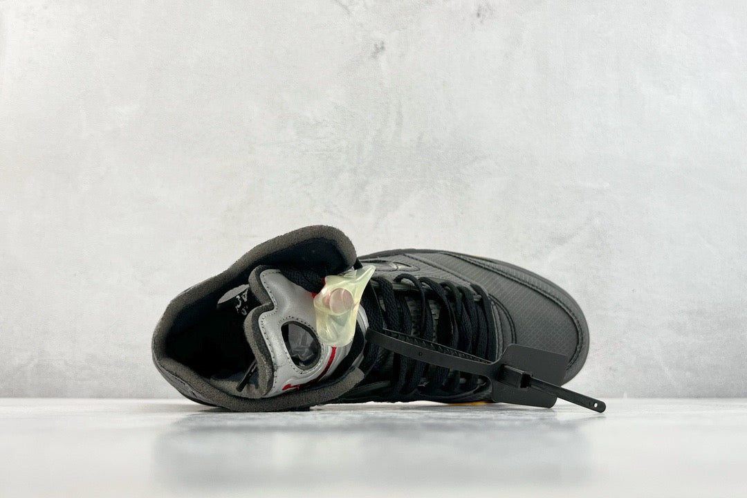 JORDAN X OFF WHIT 5 RETRO