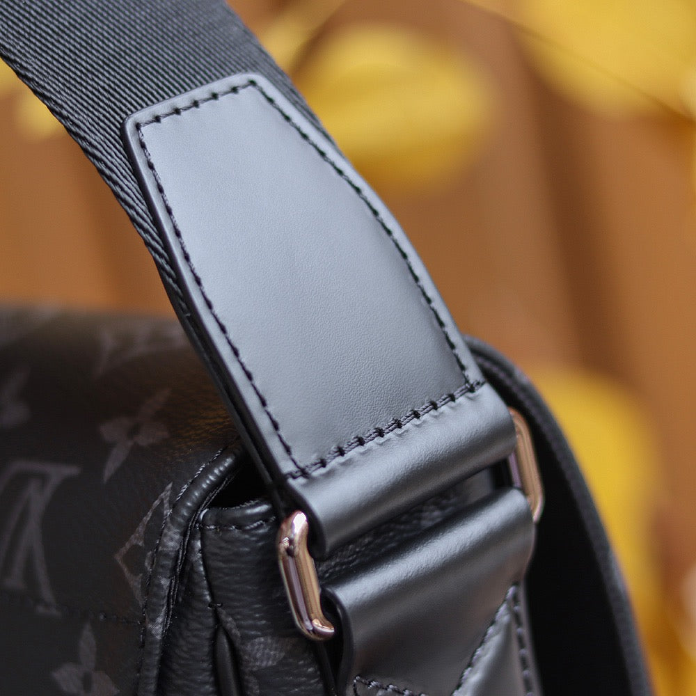 LOU DISTRICT PM MESSENGER BAG