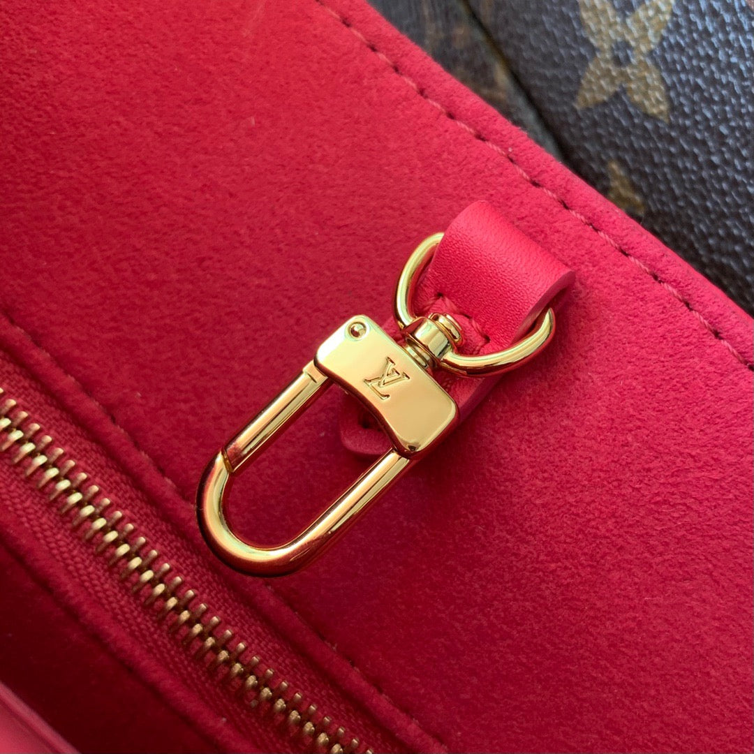LOU ONTHEGO PM TOTE BAG