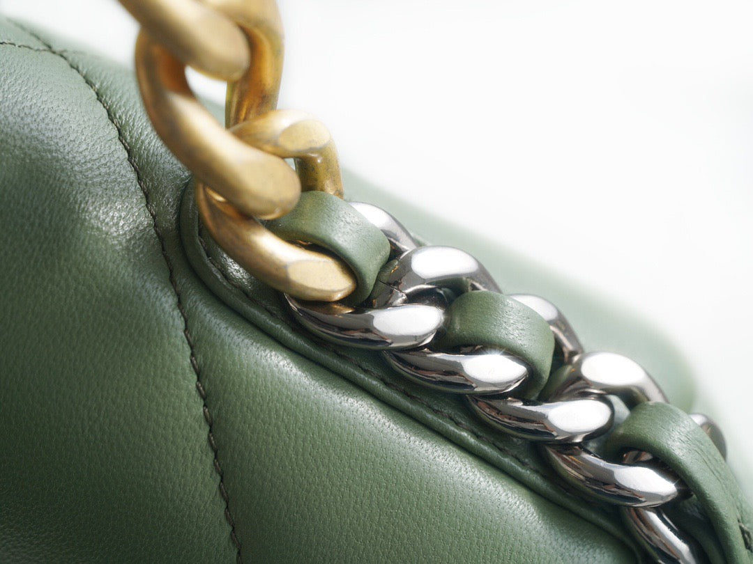 CC 19 LARGE HANDBAG