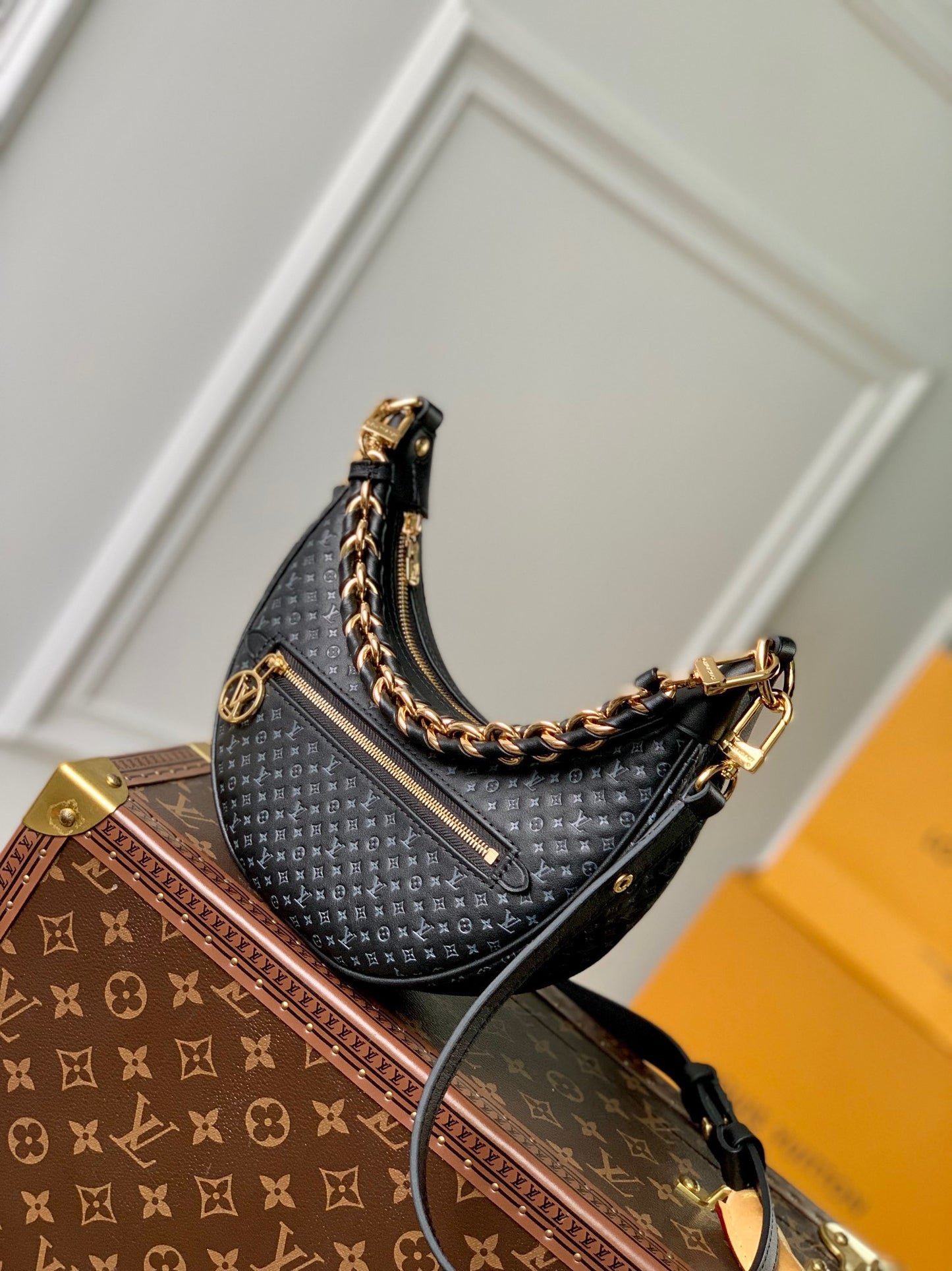 LOU LOOP BAGUETTE BAG