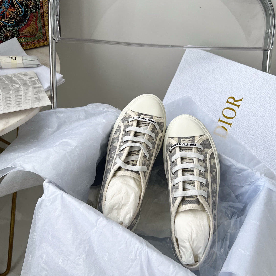 CD WALKN SNEAKER