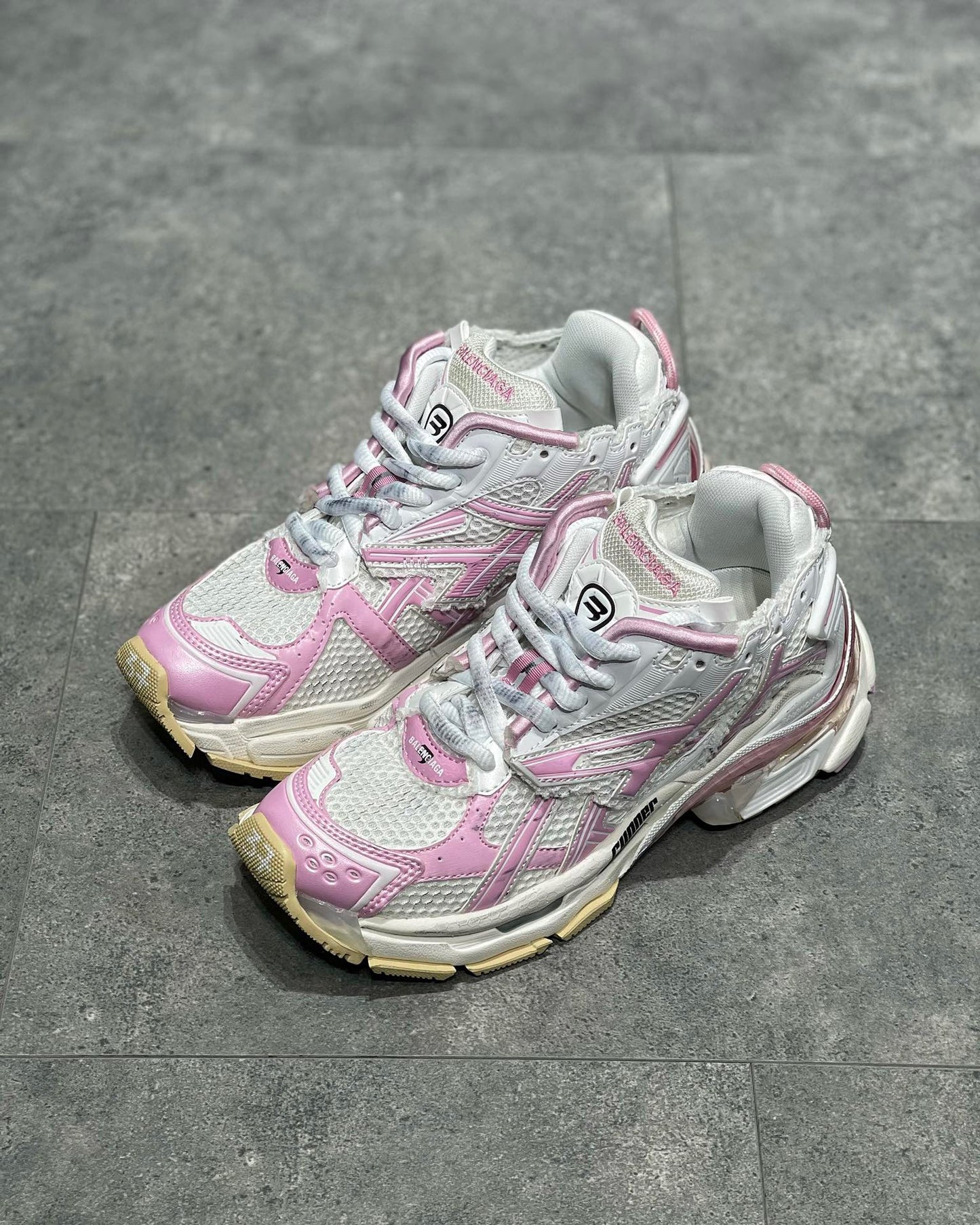 BAL RUNNER TRAINERS