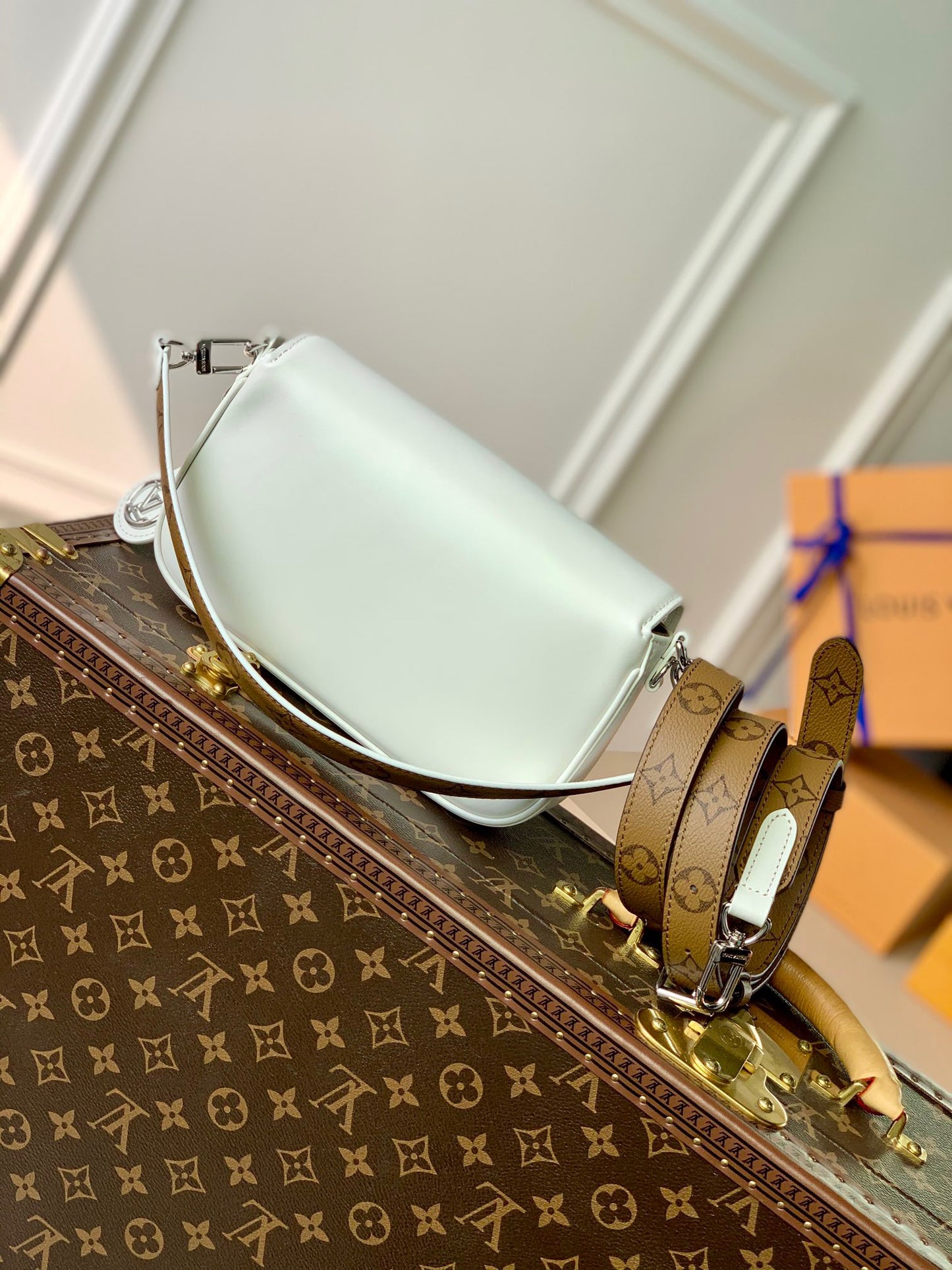 LOU SWING BAG
