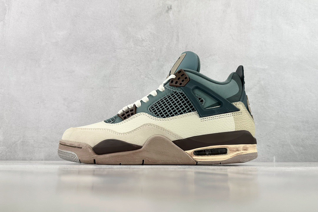 NIKE JORDAN 4 RETRO