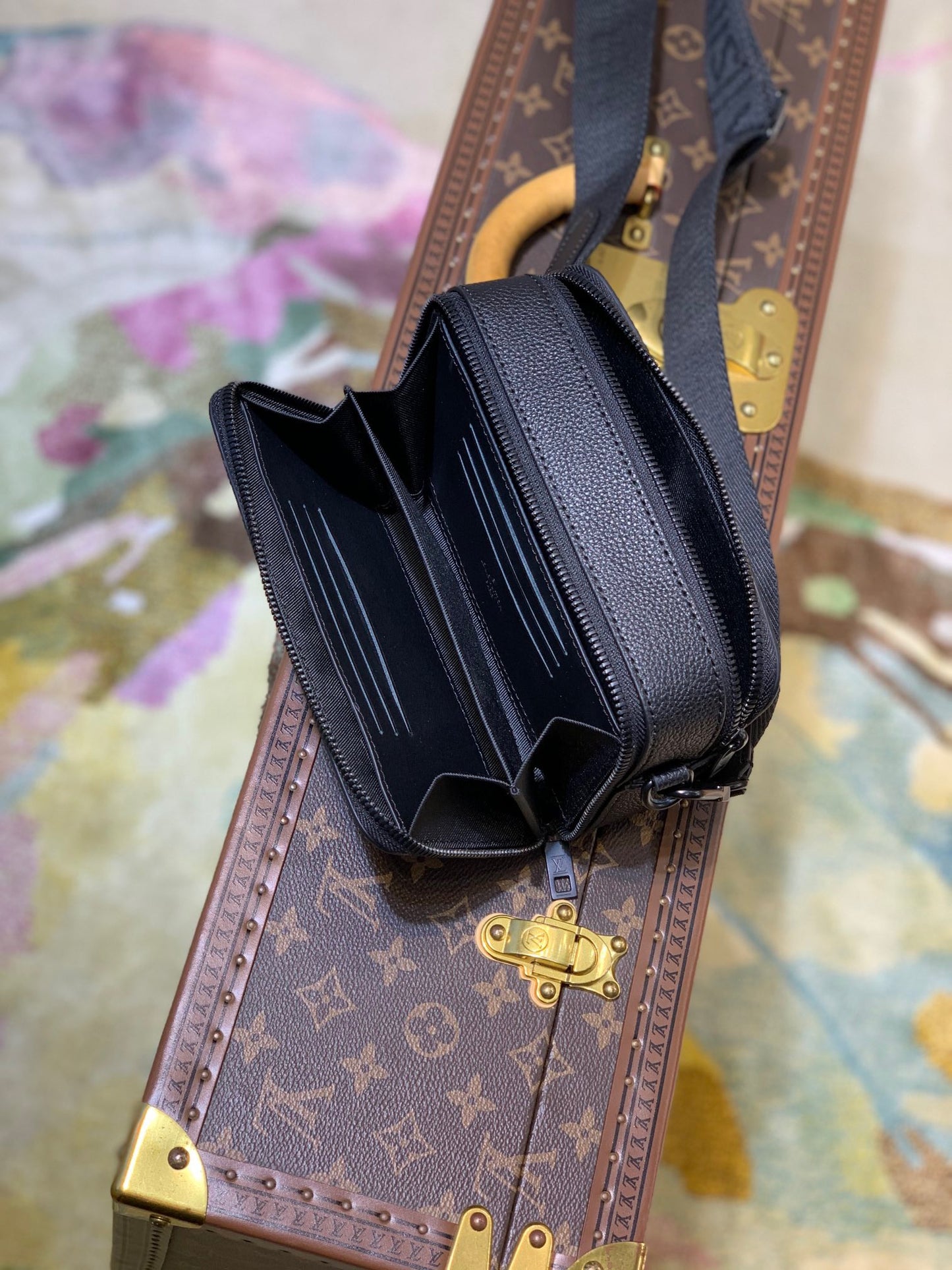 LOU ALPHA WEARABLE WALLET