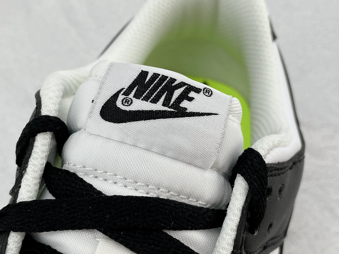 DUNK LOW BLACK / WHITE