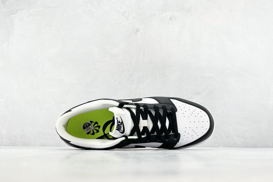 DUNK LOW BLACK / WHITE