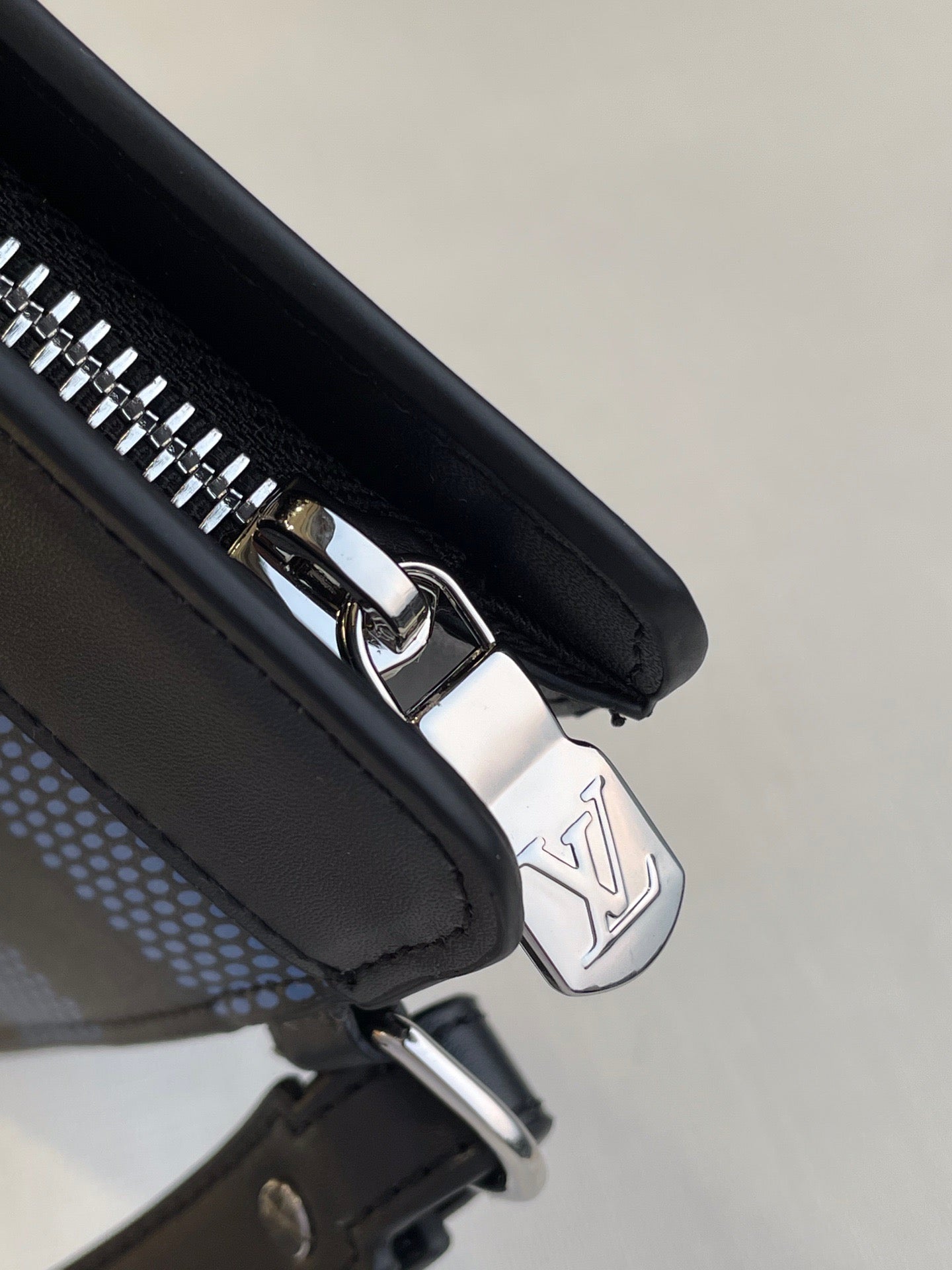 LOU POCHETTE VOYAGE MM