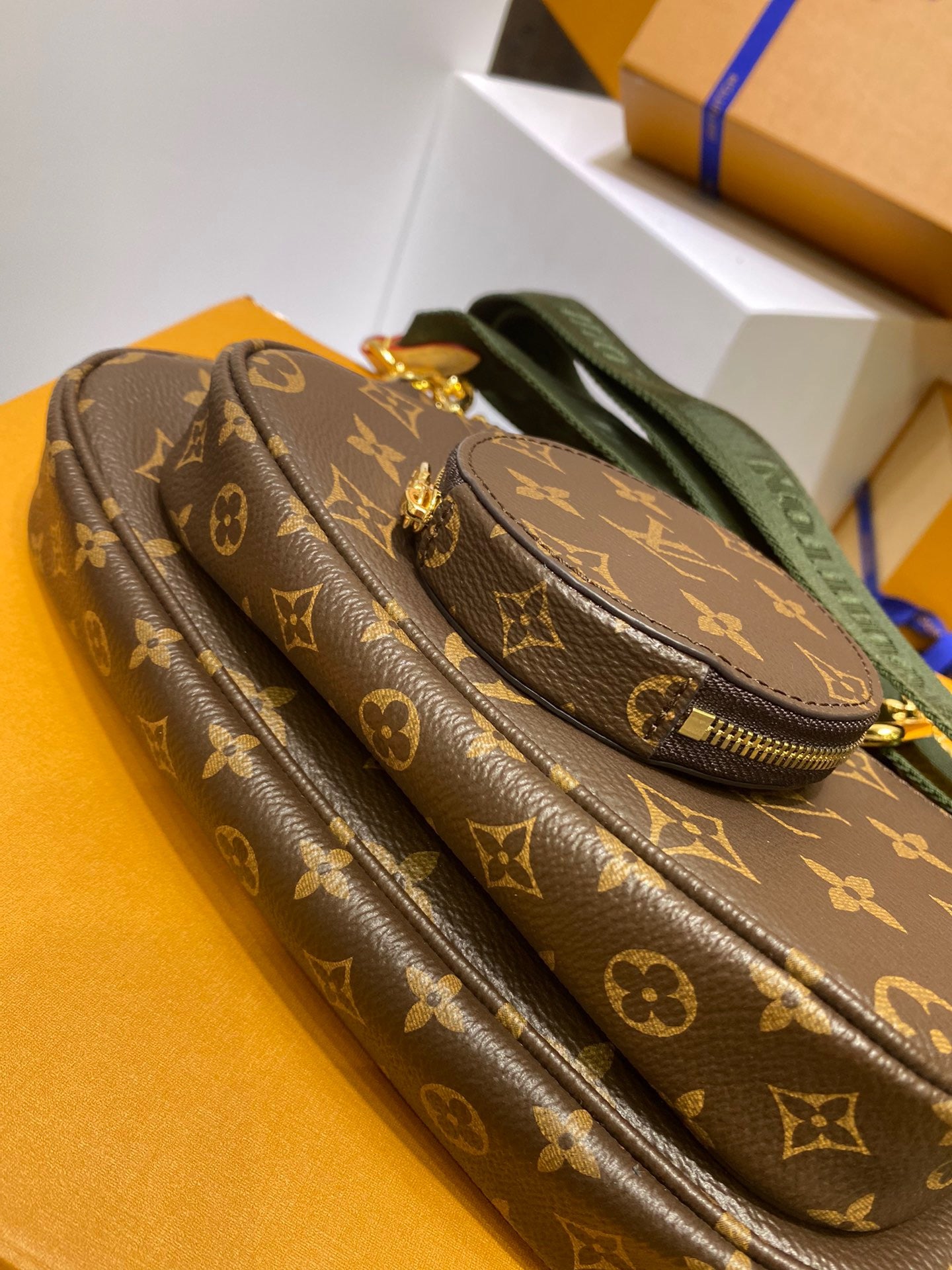 LOU MULTI POCHETTE ACCESSOIRES