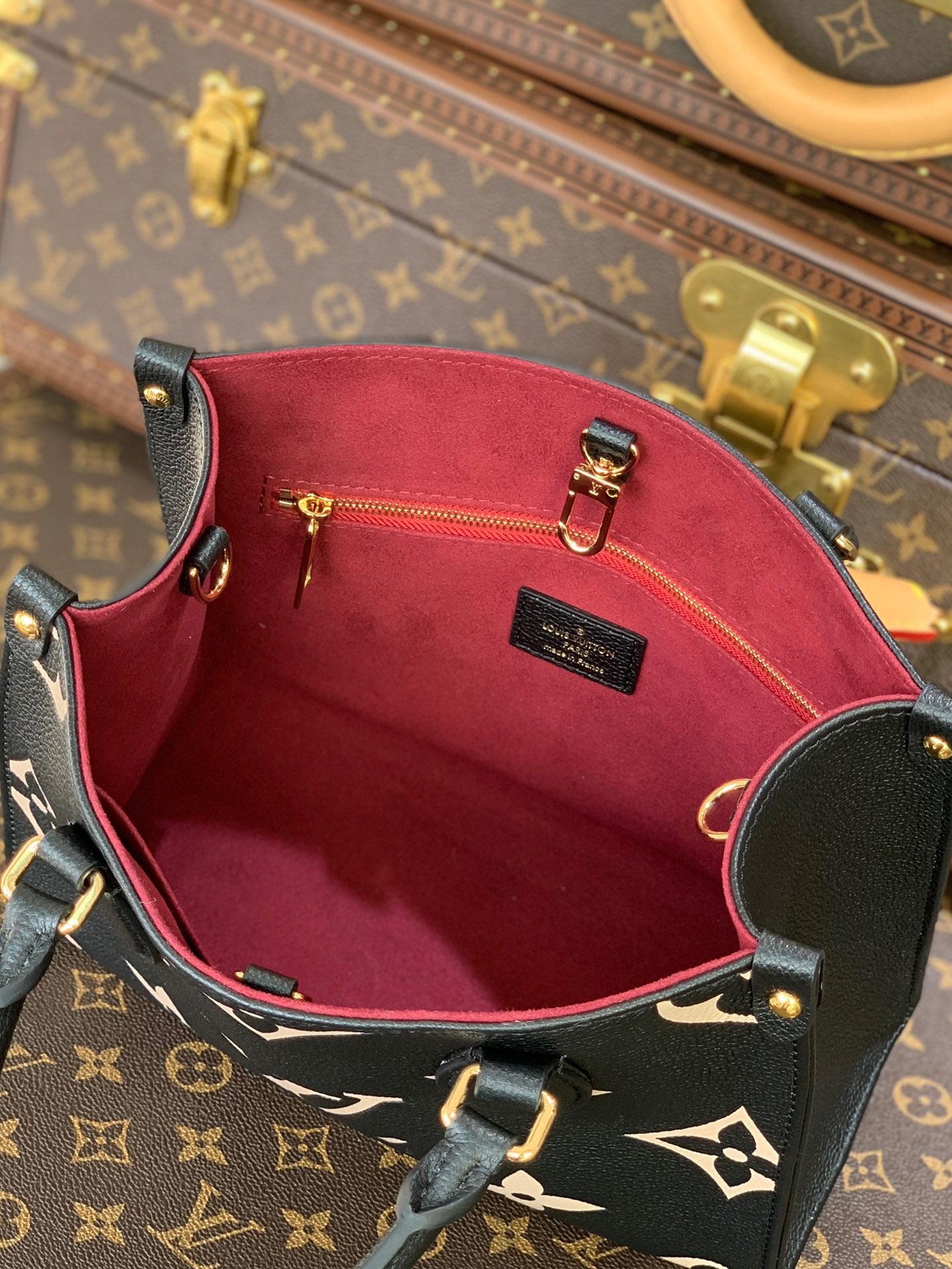 LOU ONTHEGO PM TOTE BAG