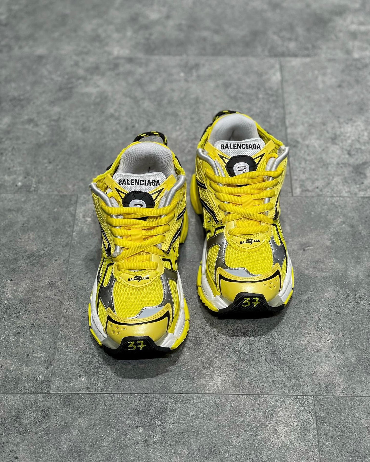 BAL RUNNER TRAINERS