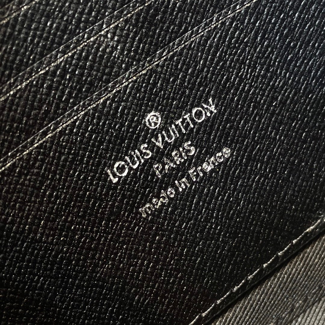 LOU ALPHA WEARABLE WALLET