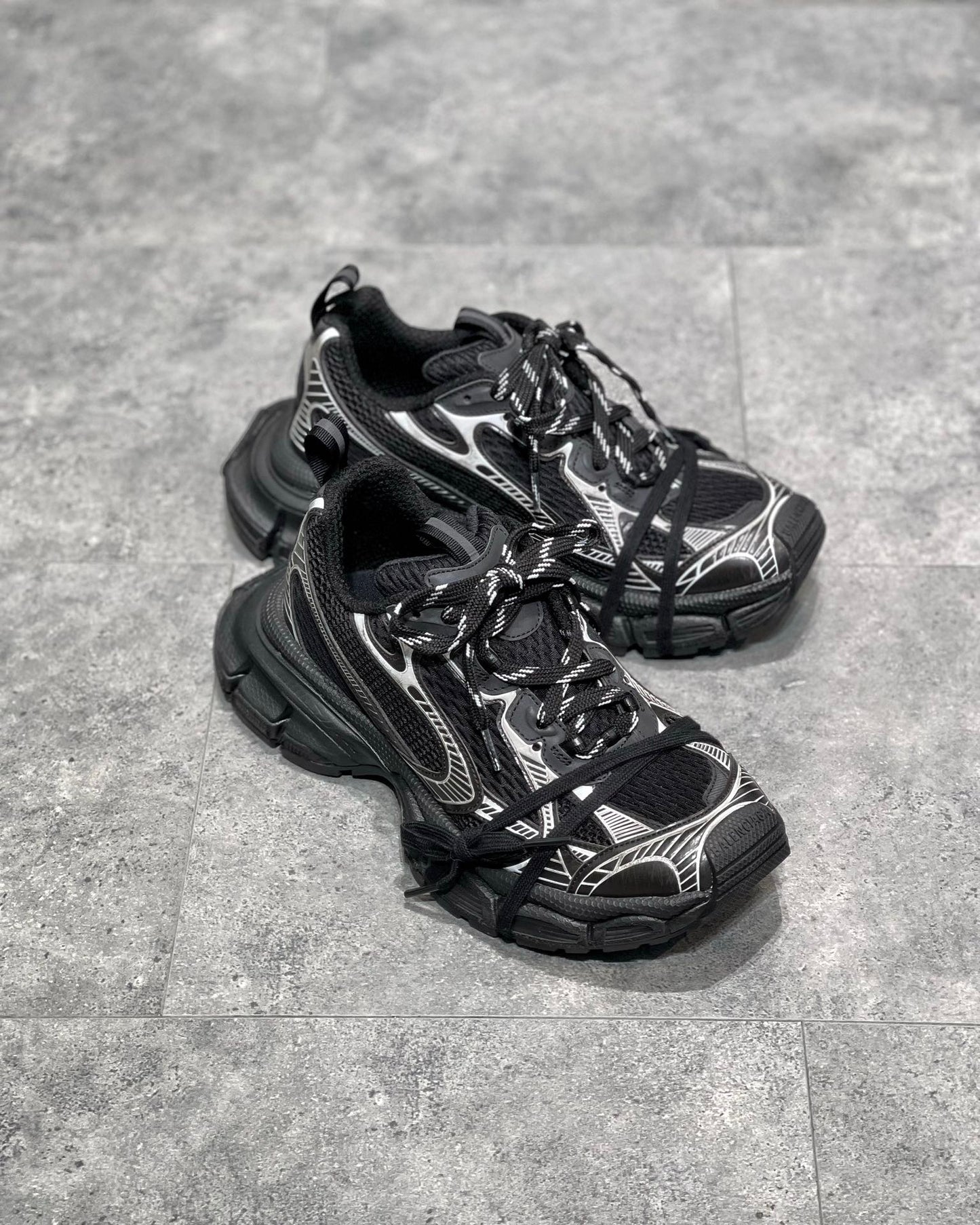 BAL 3XL TRAINERS