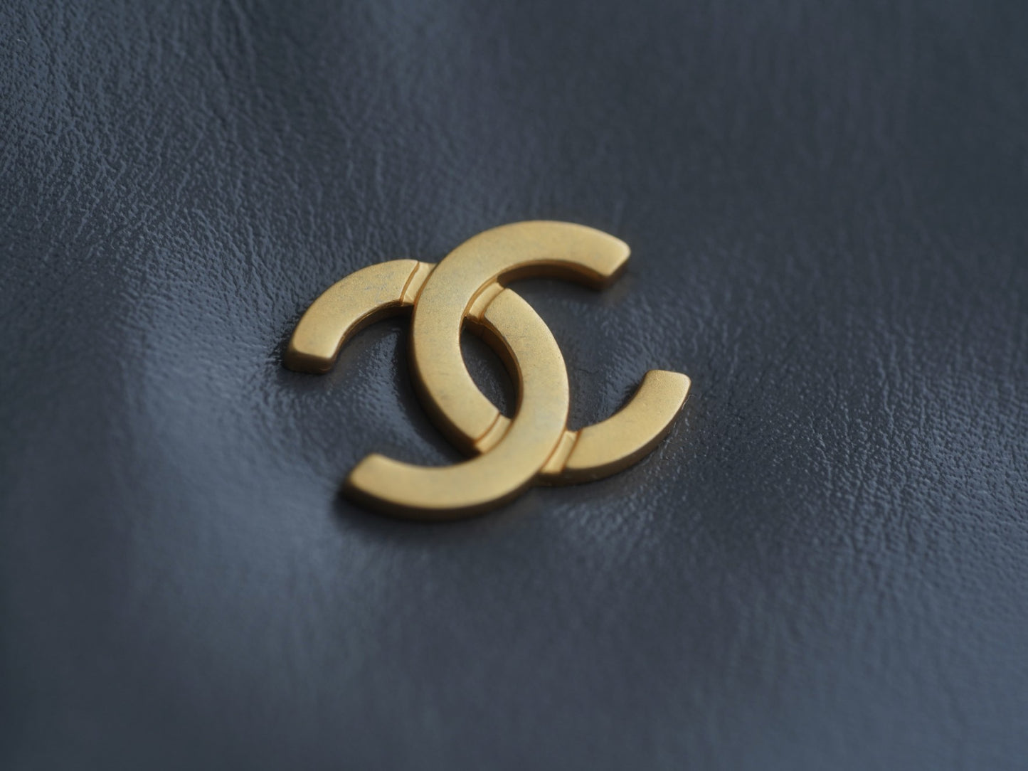 CC 22 SMALL HANDBAG