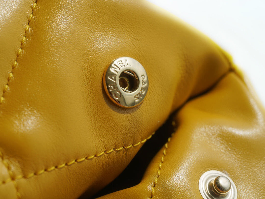 CC 22 SMALL HANDBAG