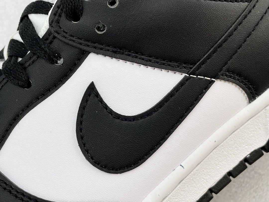 DUNK LOW BLACK / WHITE