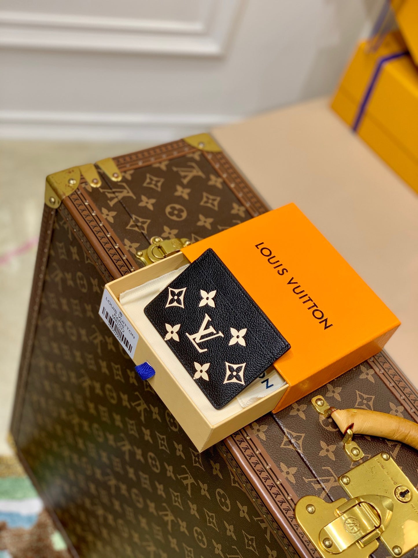 LOU CARD HOLDER