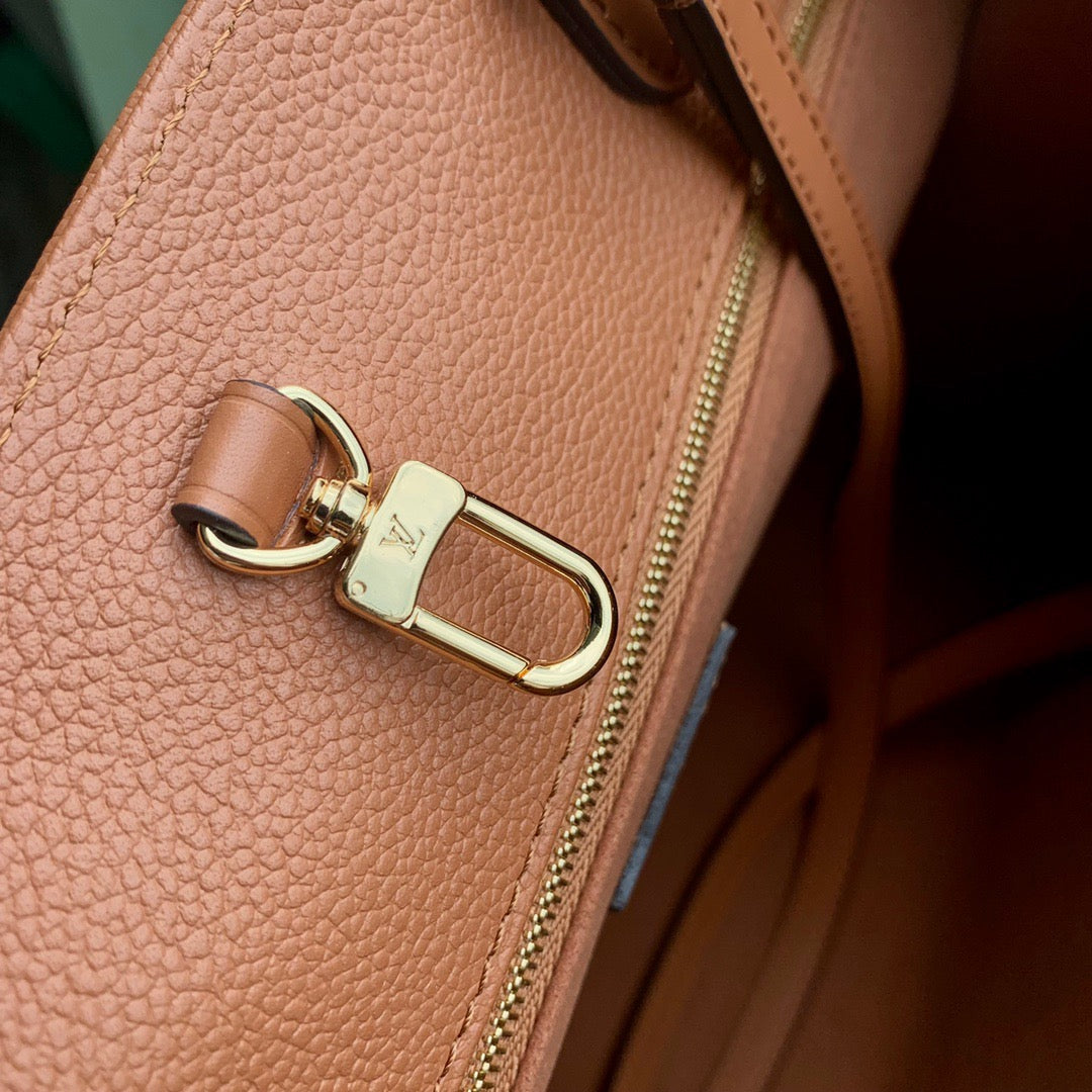 LOU ONTHEGO PM TOTE BAG