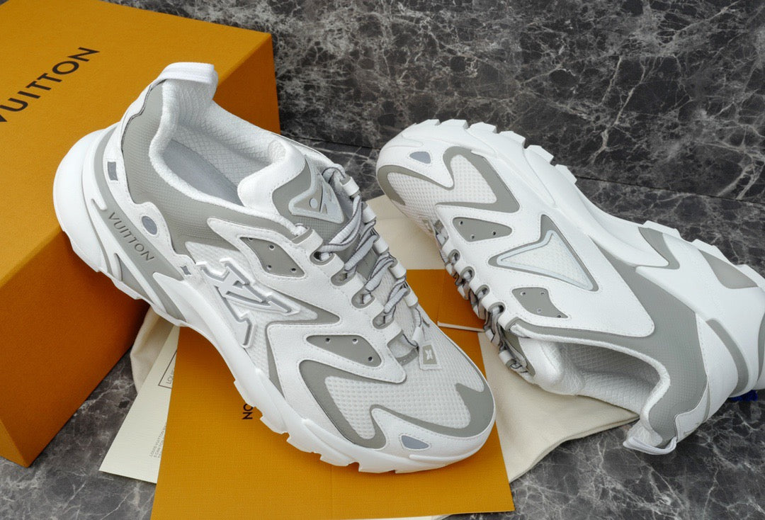 LOU RUNNER TATIC