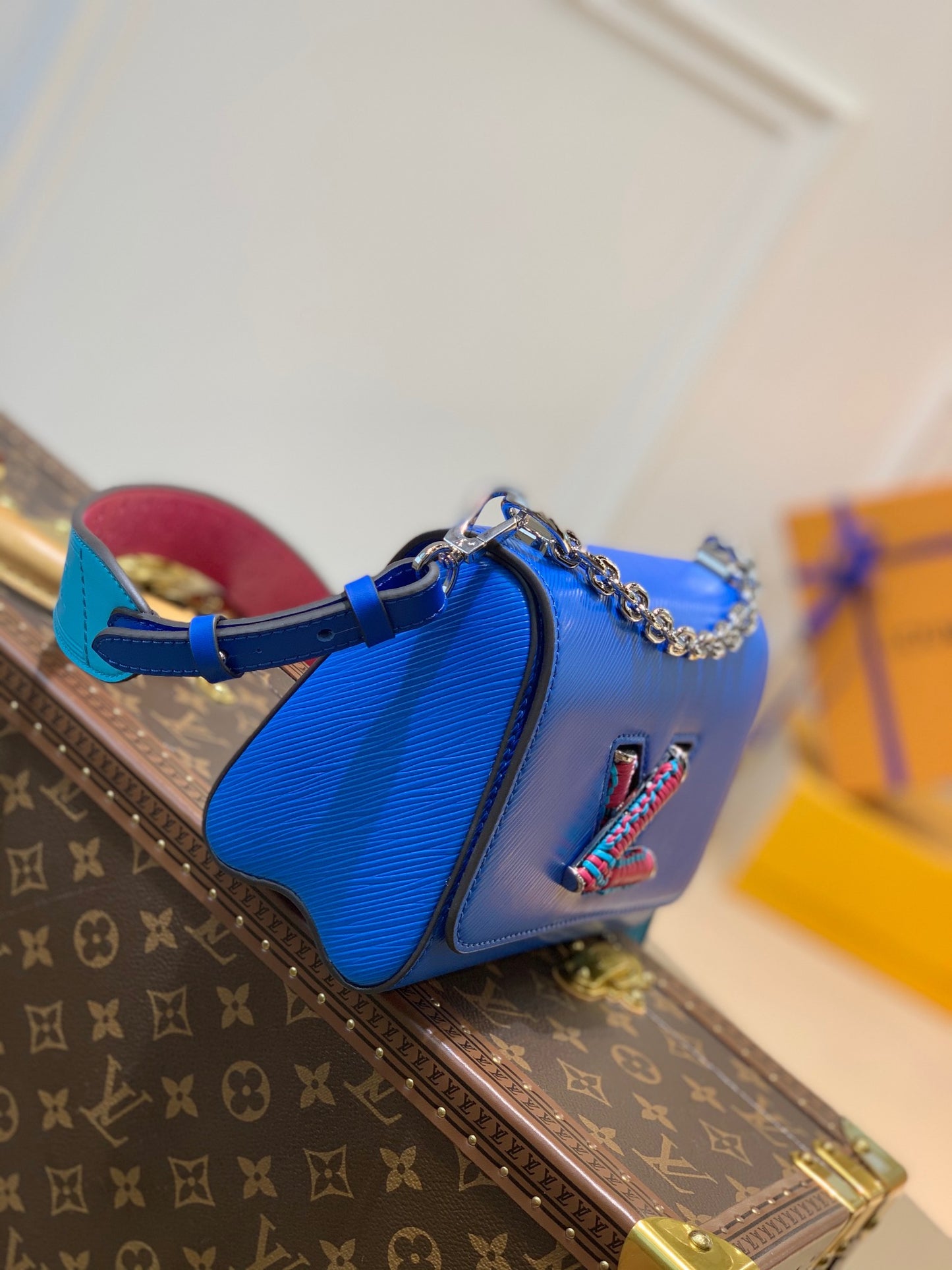 LOU TWIST PM BAG