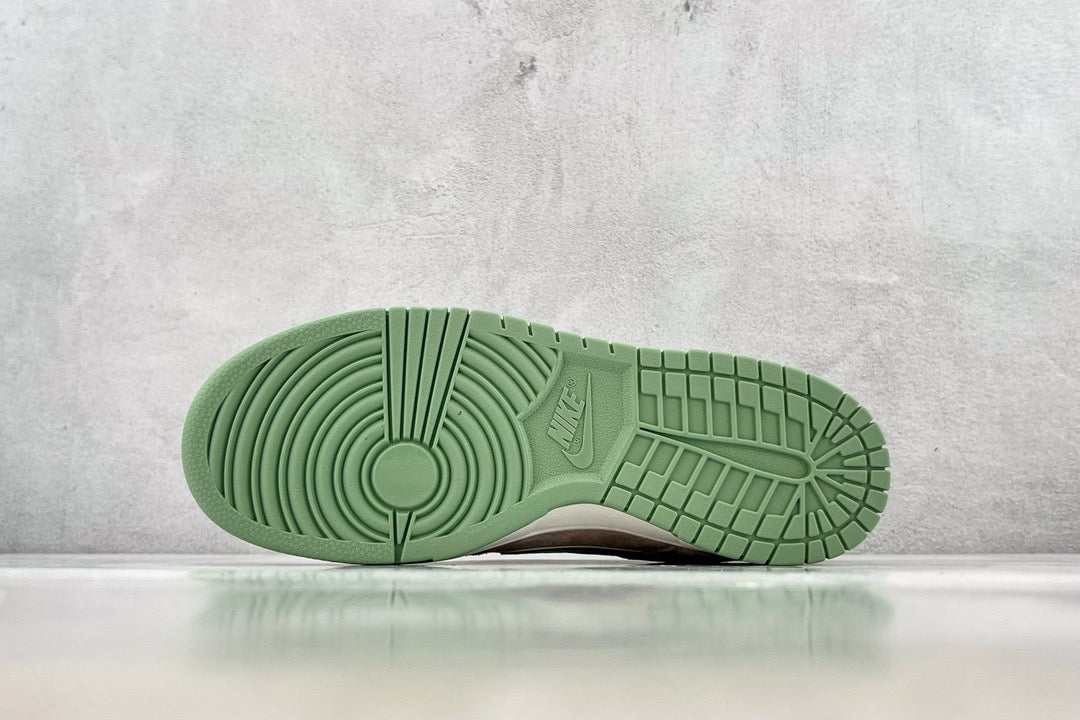DUNK LOW x OTOMO KATUSHIRO