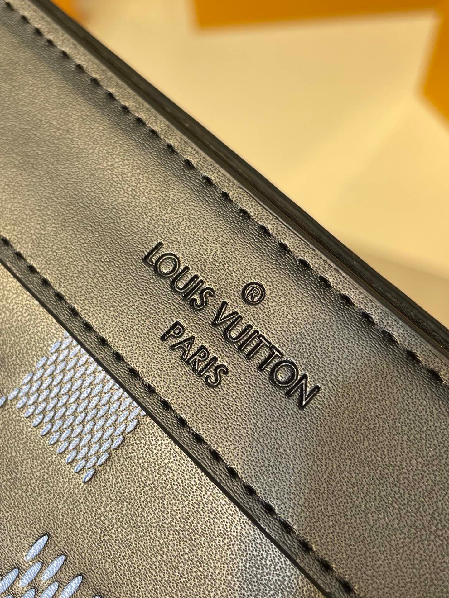 LOU POCHETTE VOYAGE MM