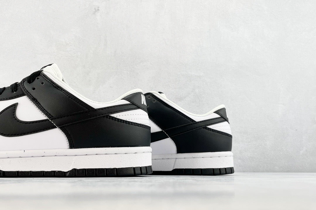 DUNK LOW BLACK / WHITE