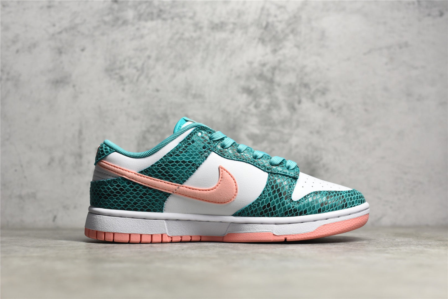 DUNK LOW SNAKESKIN